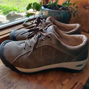 Keen Presidio women's size 8
